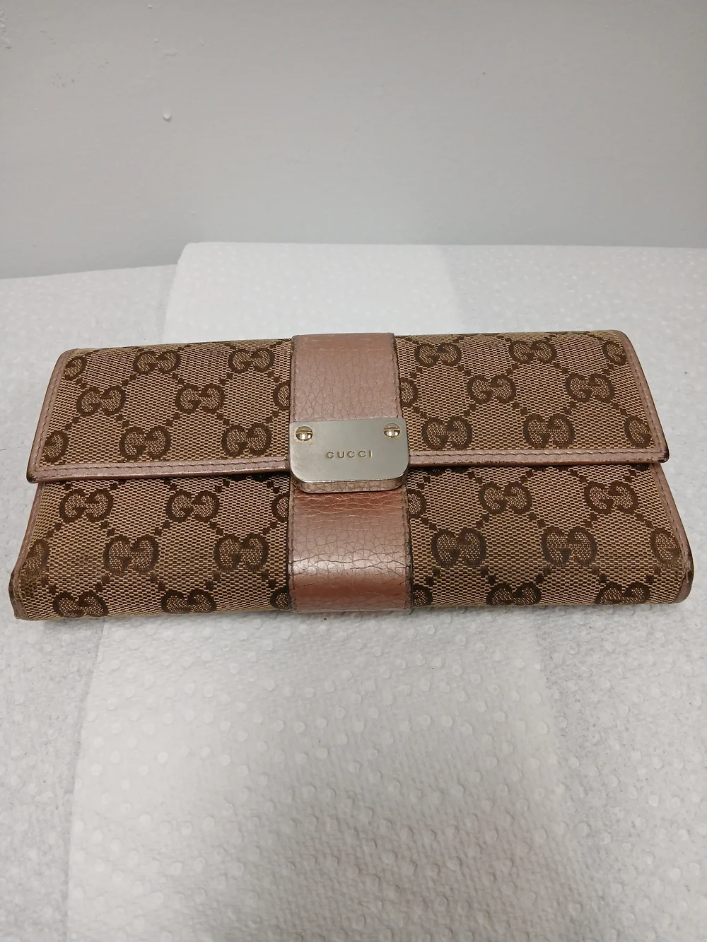 Gucci Brown Monogram Continental Wallet with Pink Trim - Picture 2 of 12
